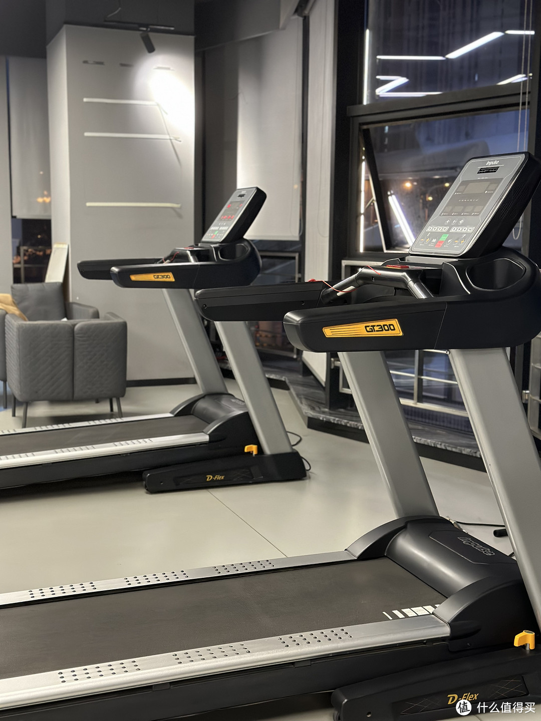 最经典的“晾衣架”,哦不,健身器材非跑步机不可